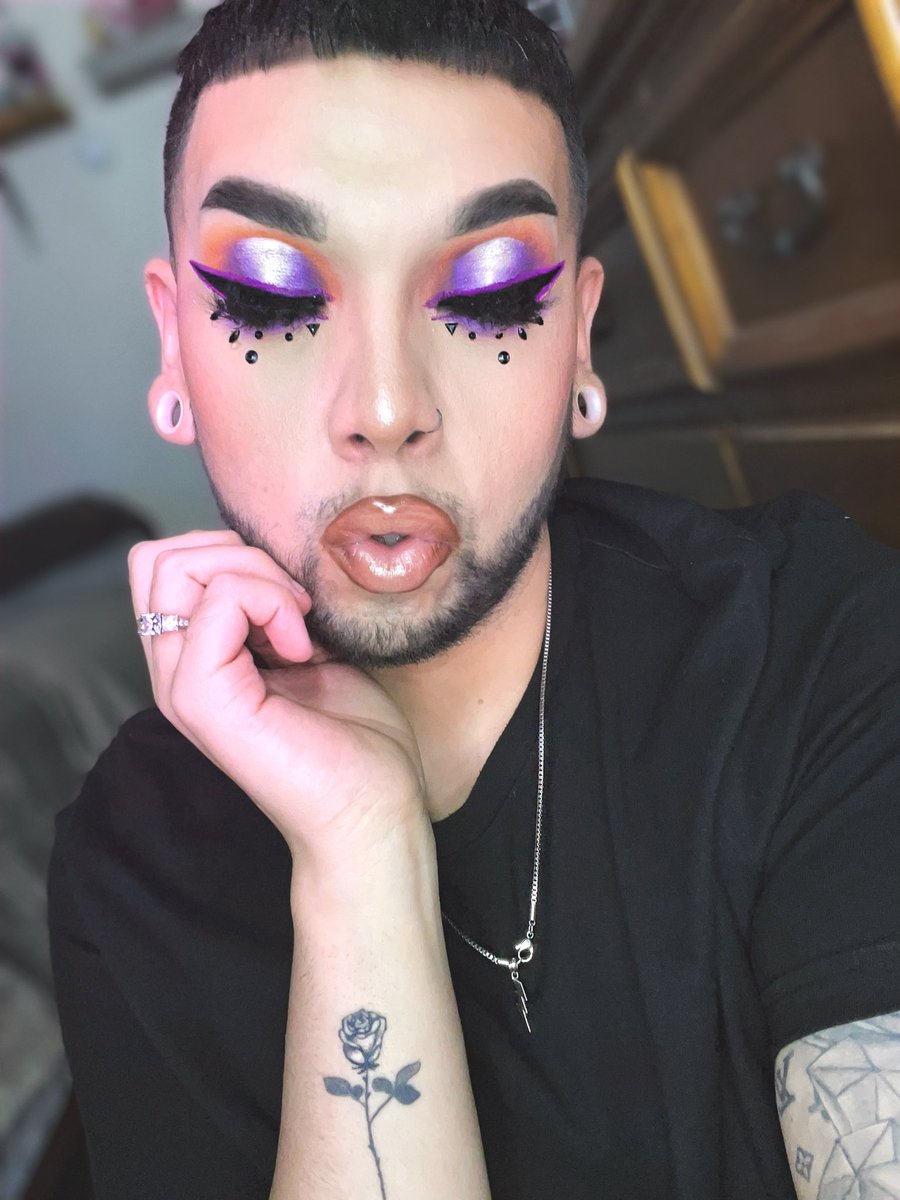 JVanity00's tweet image. I can see your halo
@plouiseacademy #thebase 
@colourpopcosmetics #fadeintohue 
@benefitcosmetics #rollerlash 
 #gimmebrow 
@bhcosmetics #bffsnatchedfacepalette 
@fentybeauty  #sunstalkrbronzer 
@onesize #turnupthebasepowderfoundation 
@patrickstarrr @JeffreeStar #supremegloss