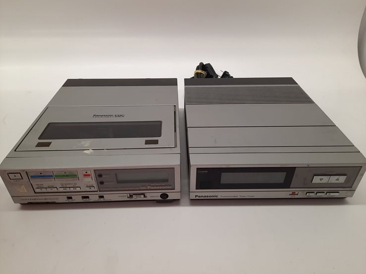 kyle2000tv's tweet photo. Got a portable Panasonic PV-8000 VHS VCR from 1985, excited to see if it works! https://t.co/HxZ3OkApNw