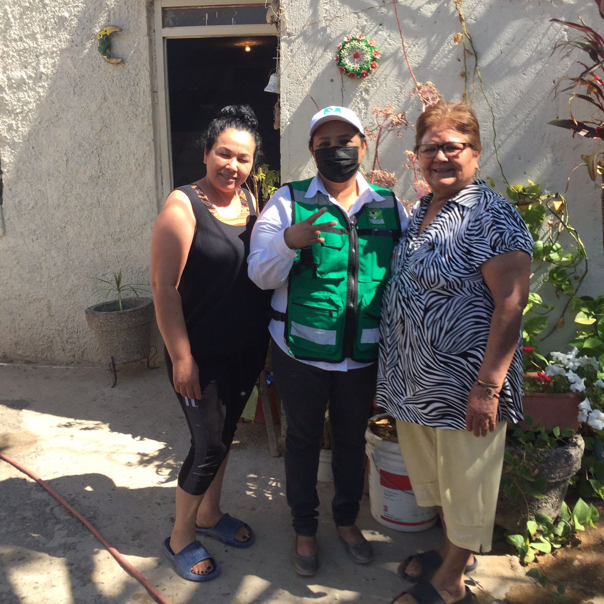 magdagogal's tweet photo. Felicitando a las Mamy's del Distrito XI, recordarles que son el pilar más importante en las familias, un gusto enorme saludarlas.
#Sumandovoluntades 💚
#mujerverde @verdesonora https://t.co/n4IooYzen3