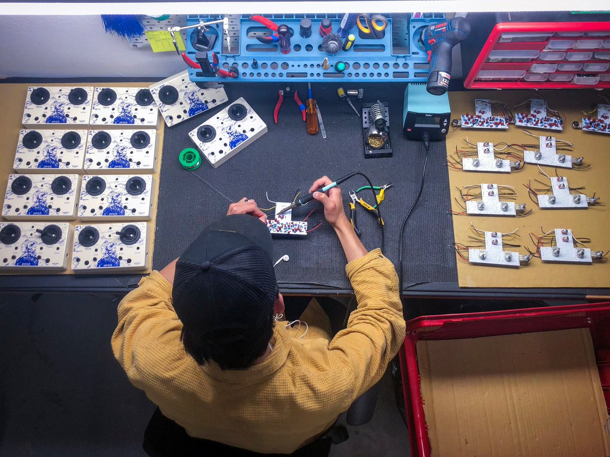 WalrusAudio's tweet photo. Every builder will be assembling Janus Fuzz + Trem this week. It’s crazy that you guys like such a crazy pedal. But how can you not like a pedal with Joysticks? 🕹

#janusfuzz #fuzzpedal #tremolo #joysticks #geartalk https://t.co/aBXBoedjv9