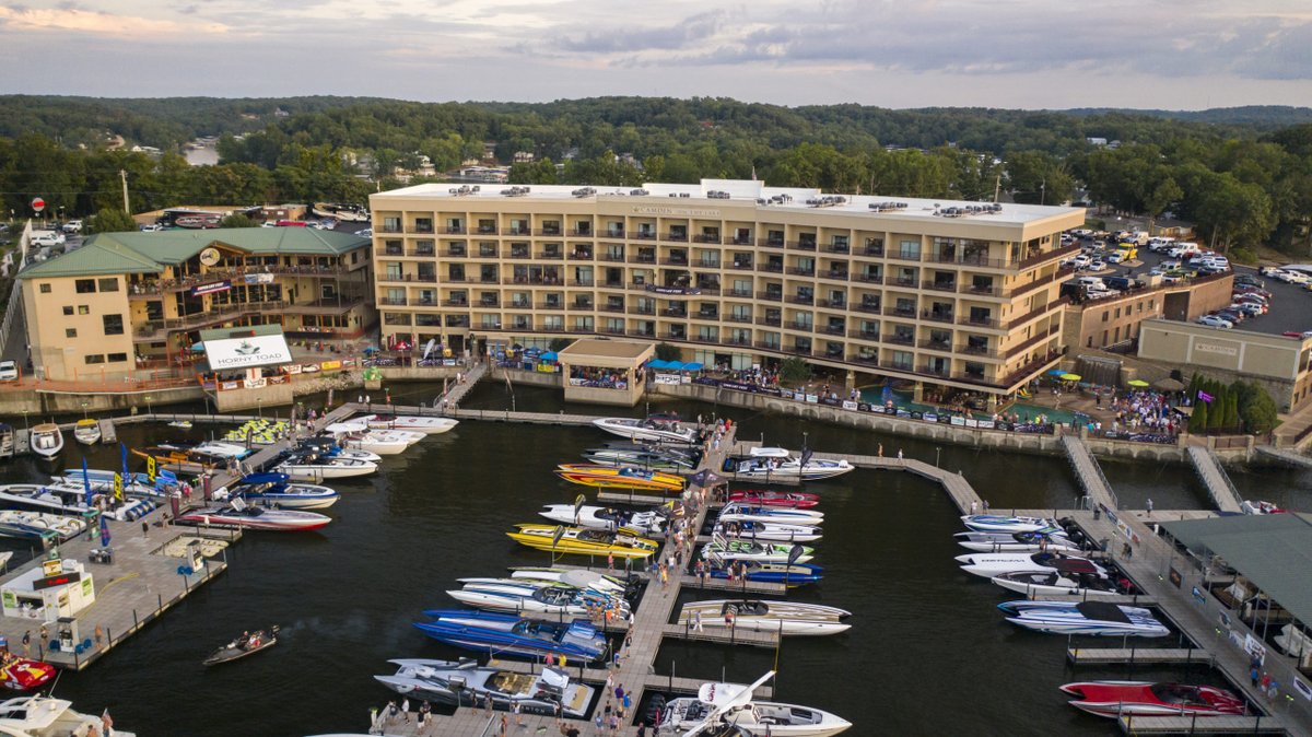 LakeOzarksNow's tweet image. Visit @HToads @CamdenontheLake and get ready for the summer!!! See all the #livemusic  videos coming up =&amp;gt;bit.ly/3upVttT #lakeooftheozarks #bars #restaurants #Resort