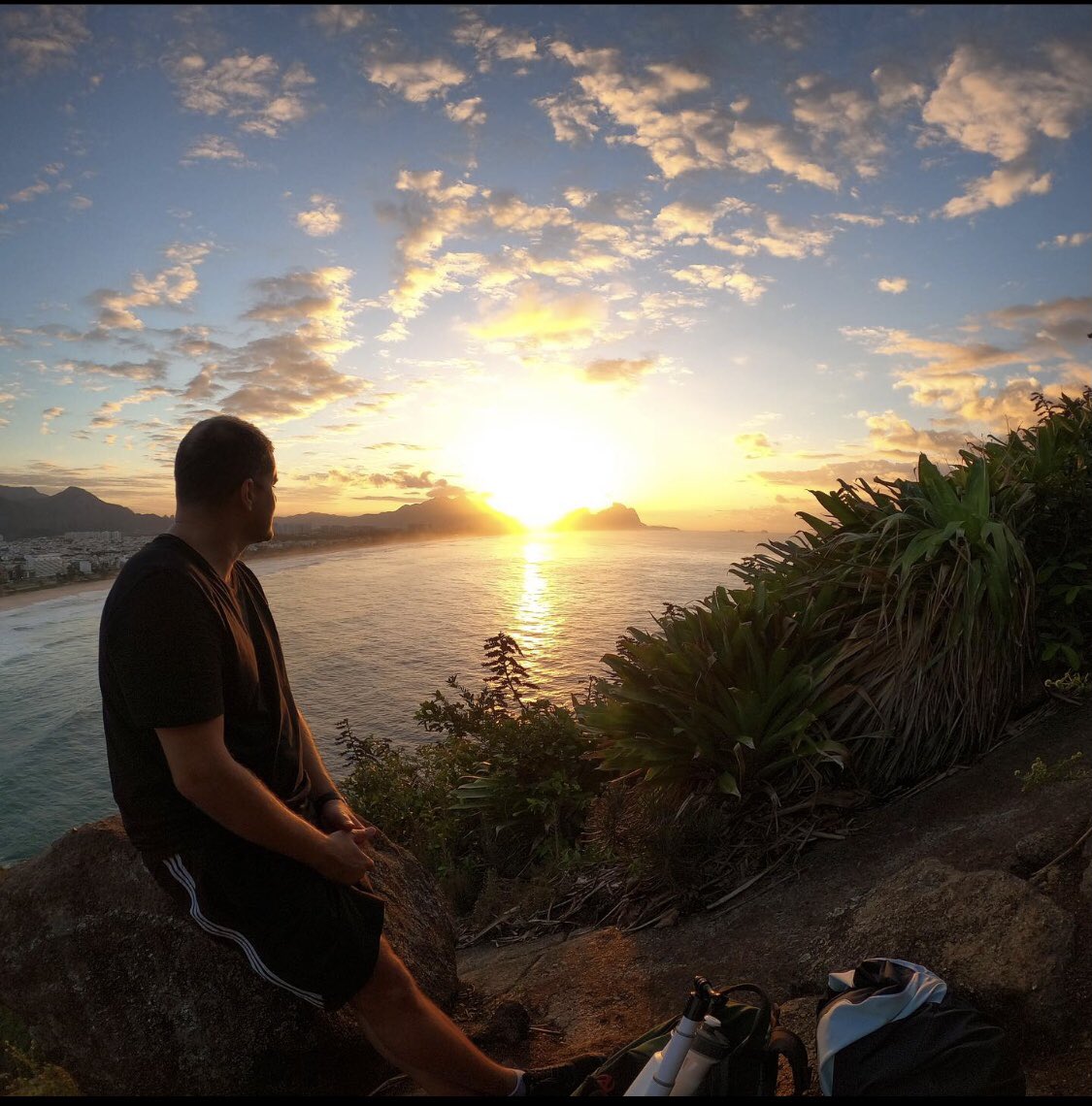 • 10/05/2021
Amanheceu, acordei e mais um ciclo se completa em minha vida! Tudo se renova em mais uma chance de viver coisas boas com crescimento e aprendizado. Sigo colecionando histórias e eternizando momentos. Parabéns para mim! 🎂🎉
#meuaniversario #10demaio