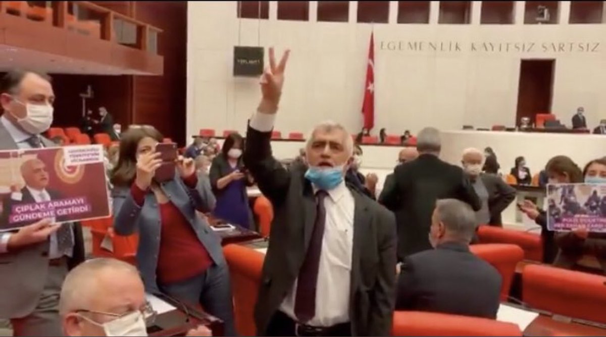 Le député <a href="/gergerliogluof/">Ömer Faruk Gergerlioğlu</a> a été puni pour avoir fait son devoir en tant que membre de la Commission des droits de l'homme de la L’Assemblée nationale turque.
L'histoire se souviendra de lui avec honneur.

Gergerlioğluna AçıkMektup