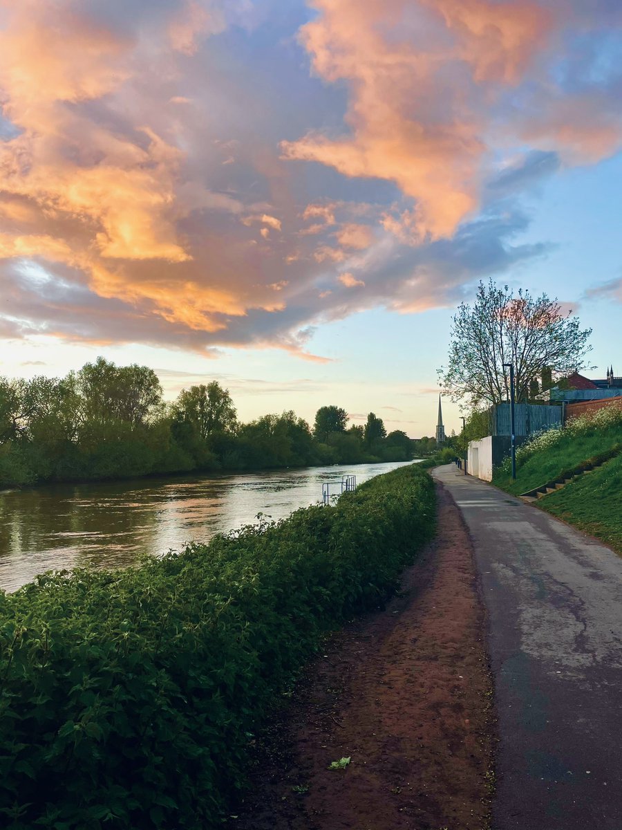 Getting #outdoors for our #TeamRMJ #PhoenixRun in aid of @ICR_London tonight.. 🌅 ❤️ 

#MentalHealthAwarenessWeek #MentalHealthAwareness #MentalHealthAwarenessWeek2021 #MentalHealthMonth #MentalHealth #Sunset #Nature #NaturePhotography #ConnectWithNature #GetOutdoors