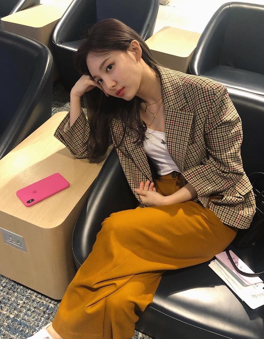 SPCTWISTED's tweet photo. Nuestra bebé está lista para disfrutar el #GLEAM1stCB y sacar su lado fan girl para darle todo su amor y sobretodo gritar #UhOhwithGLEAM
Muchas felicidades, espera verlas ya en el escenario.♡ https://t.co/OwZIdAbPCx