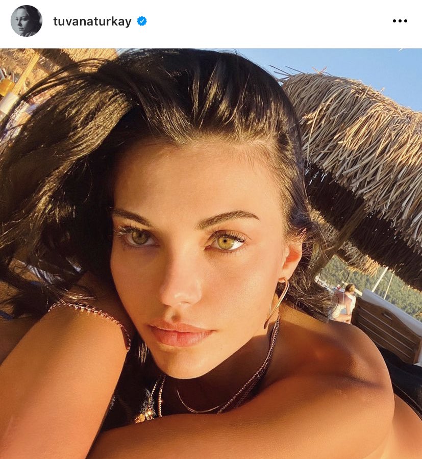 Densiz gaflarıyla gündeme gelmeyi seven estetik güzellerimizden Tuvana Türkay...