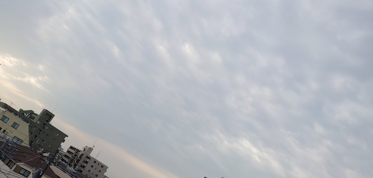 窓から見える空