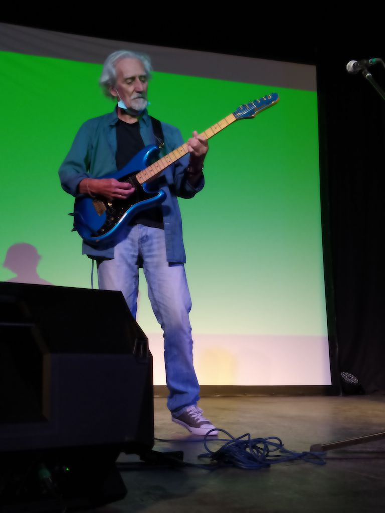 AtrozShow's tweet image. ¡Gracias a toda esa gente que se acercó al Teatro de Triana en Sevilla!