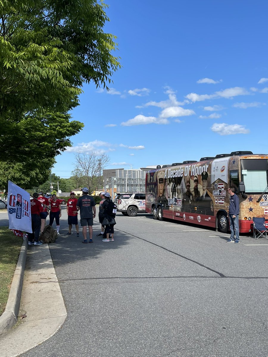 AT&amp;T Barracks in Charlottesville showed up with “Thank You” bags! #CarryTheLoad #FirstNet #ATTEmployee #DawgPound <a href="/ATT/">AT&T</a> <a href="/FirstNet/">FirstNet, Built with AT&T</a> <a href="/CarryTheLoad/">Carry The Load</a> @MASUnitedTeam <a href="/ASaadut/">Ace Saadut</a> <a href="/DaleB1/">Dale S. Brown</a> <a href="/Bh7316/">Brittany Harrison</a> <a href="/404girl/">Betsy Francis</a>