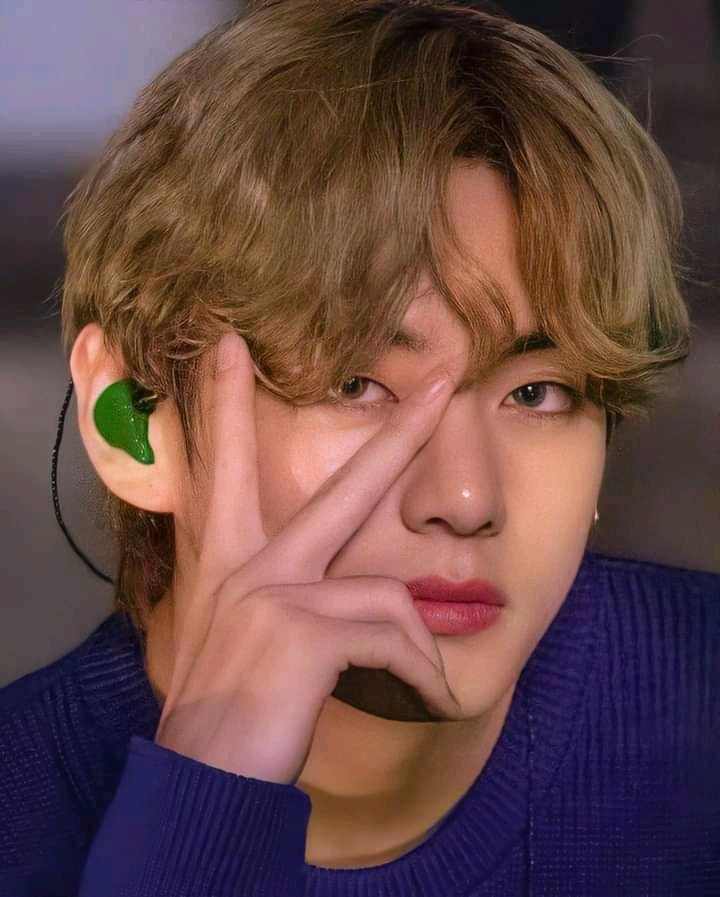 Young_foreverV's tweet photo. Army, ya sea que hagan su propio tweet o dejen comentarios con los ht de votación, POR FAVOR AGREGUEN ALGO MÁS, no solo los ht. Es importante para que su voto cuente y no sea considerado como spam.

I'm voting for @BTS_twt for #BBMAsTopSocial https://t.co/RKJj4dv7oh