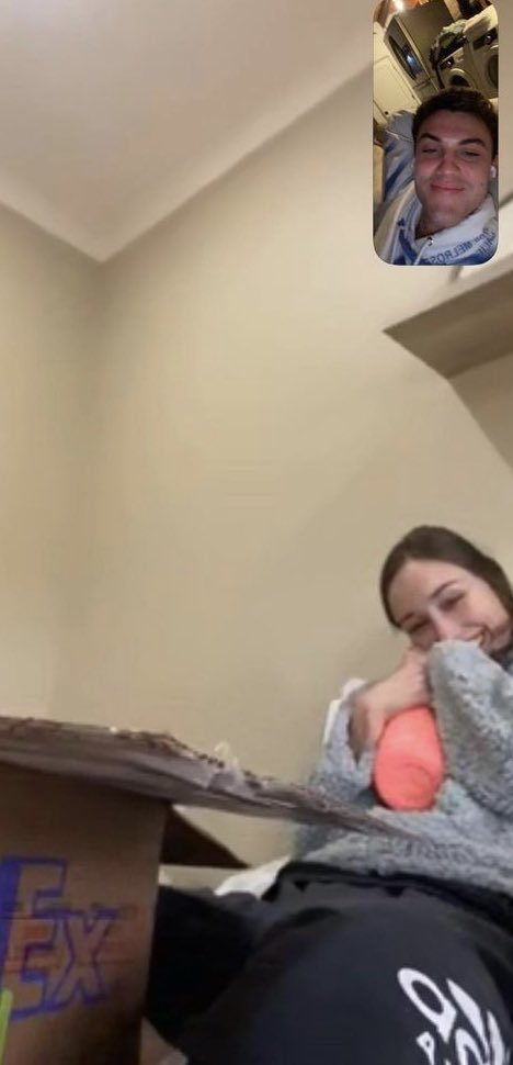 wtms_ethan's tweet photo. i don’t take photos no more, but here’s me on facetime to my bestie whilst she packs up to move house https://t.co/et32gOVPWY