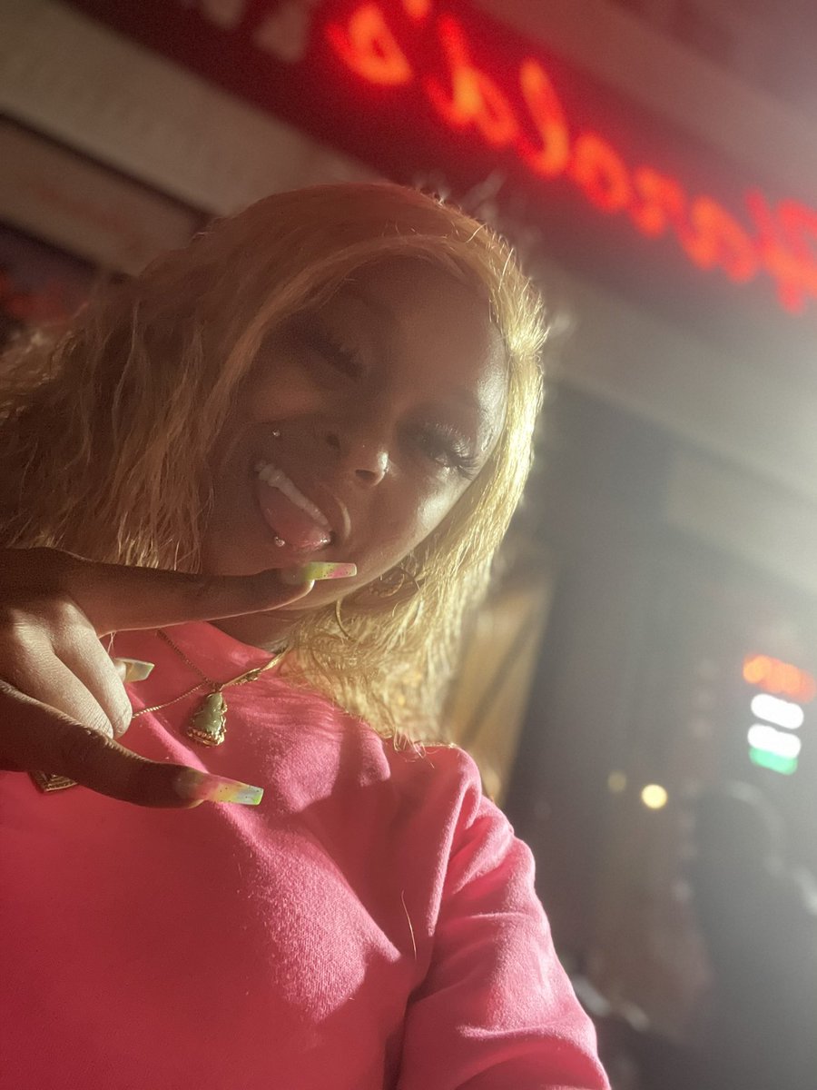 mamibutta420's tweet image. #ItsThaBitchWearNClothesForMe #ApplicationProduction #MELISSALOVEJONESPRODUCTIONS #WESTWITIT #NETWORKFORTHANETWORK #MAMIBUTTA420