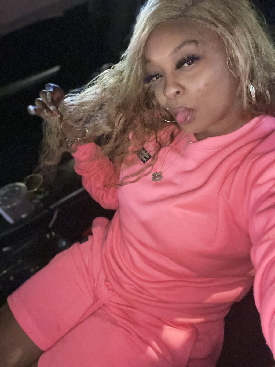 mamibutta420's tweet image. #ItsThaBitchWearNClothesForMe #ApplicationProduction #MELISSALOVEJONESPRODUCTIONS #WESTWITIT #NETWORKFORTHANETWORK #MAMIBUTTA420