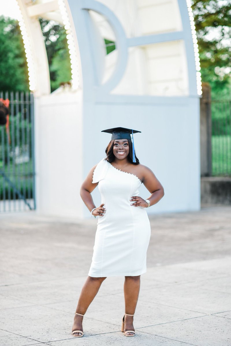 halle_dionne's tweet photo. “Every accomplishment starts with the decision to try.”🎓🌳
#GraduationWeek 
#GradSzn 
#Classof2021 https://t.co/IBKWAmRYL3