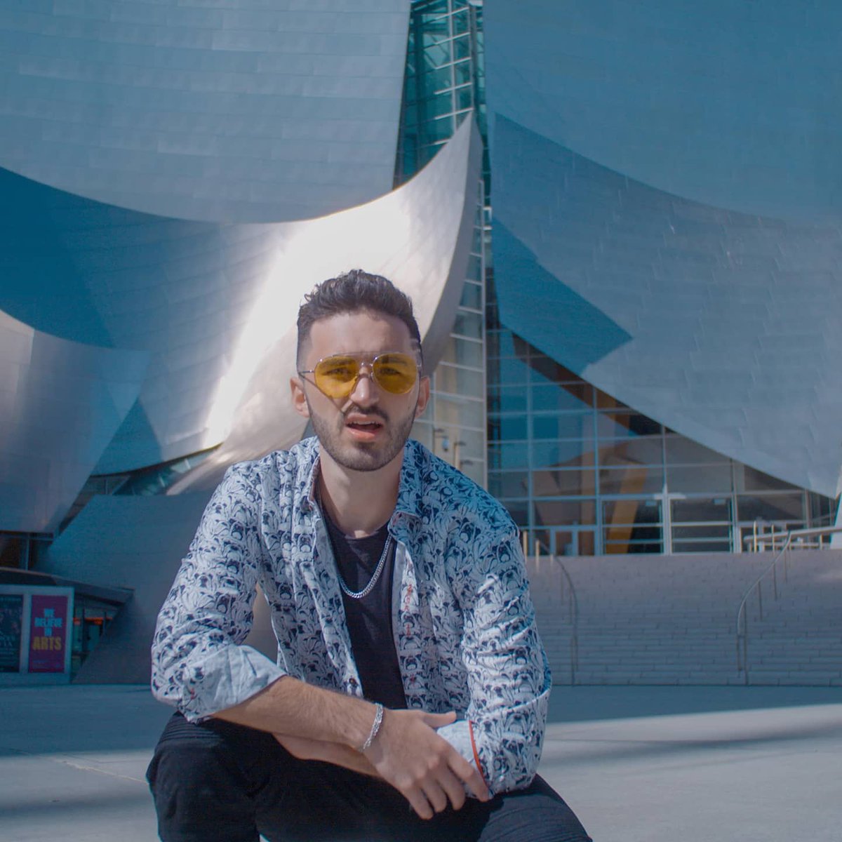 onlinemusicaye1's tweet photo. Arturo Katz presenta su segundo sencillo que lleva por nombre #PRETEXTOS
El video que da título a la canción fue grabado en Los Ángeles, California y con el cual Arturo espera sorprender a sus seguidores.
#ArturoKatz @arturokatzmusic #SegundoSencillo #Musica #Urbana https://t.co/pGr6tULdM5