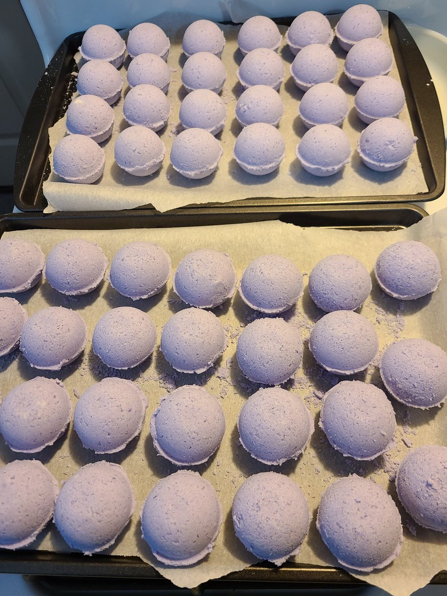 CandleFuggin's tweet photo. First set of sample size bath bombs done. Now to cure overnight and the next set to be made tomorrow https://t.co/Ely5MrlQ3D