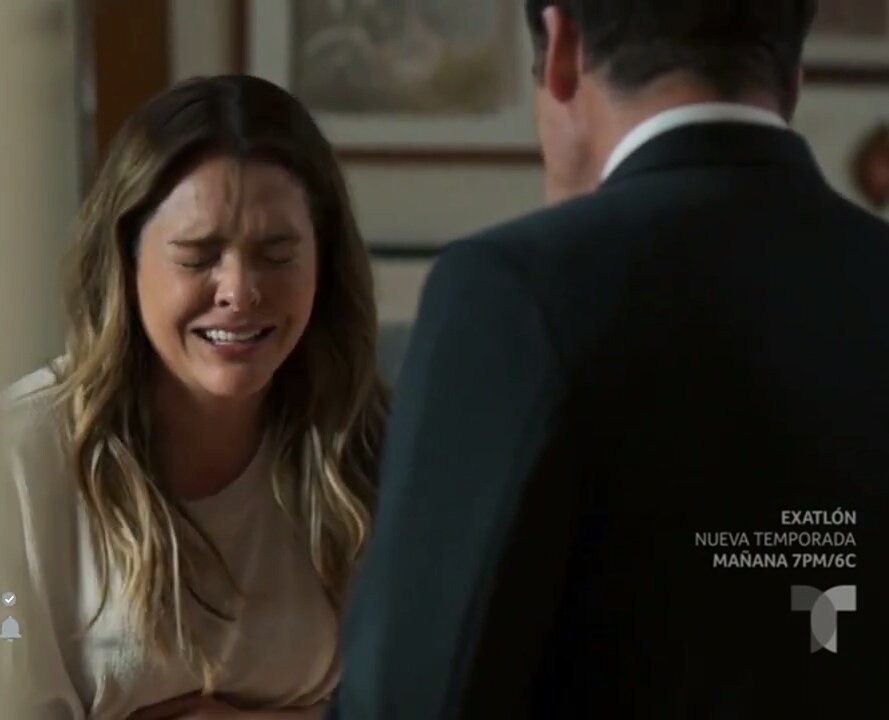 GrettellV_Arg's tweet photo. Antonio le confesó a Gabriela que es GAY !!!! 😱💔 
Si a ella se le rompió el corazón ante esa confesión... se imaginan cuando se entere que su "mejor amigo" Angel la TRAICIONÓ con Antonio?? 💣 OMG!!! 
A no perderse los ÚLTIMOS CAPITULOS!!! 

#BuscandoAFrida #Cap74 #TeamGabriela https://t.co/hxLwjk9Jmx