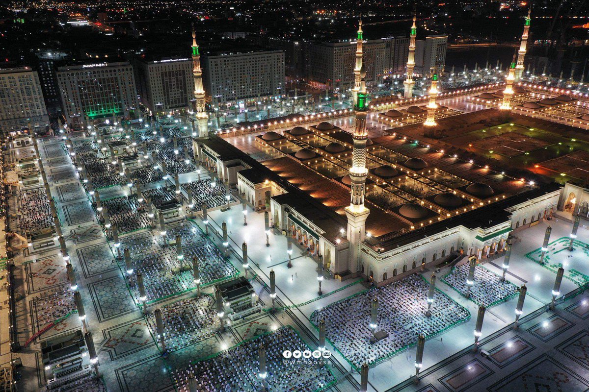 HaramainInfo's tweet photo. Beautiful Images of 29th Night of Ramadhan at Masjid An Nabawi ﷺ https://t.co/NTKRPs1DmP