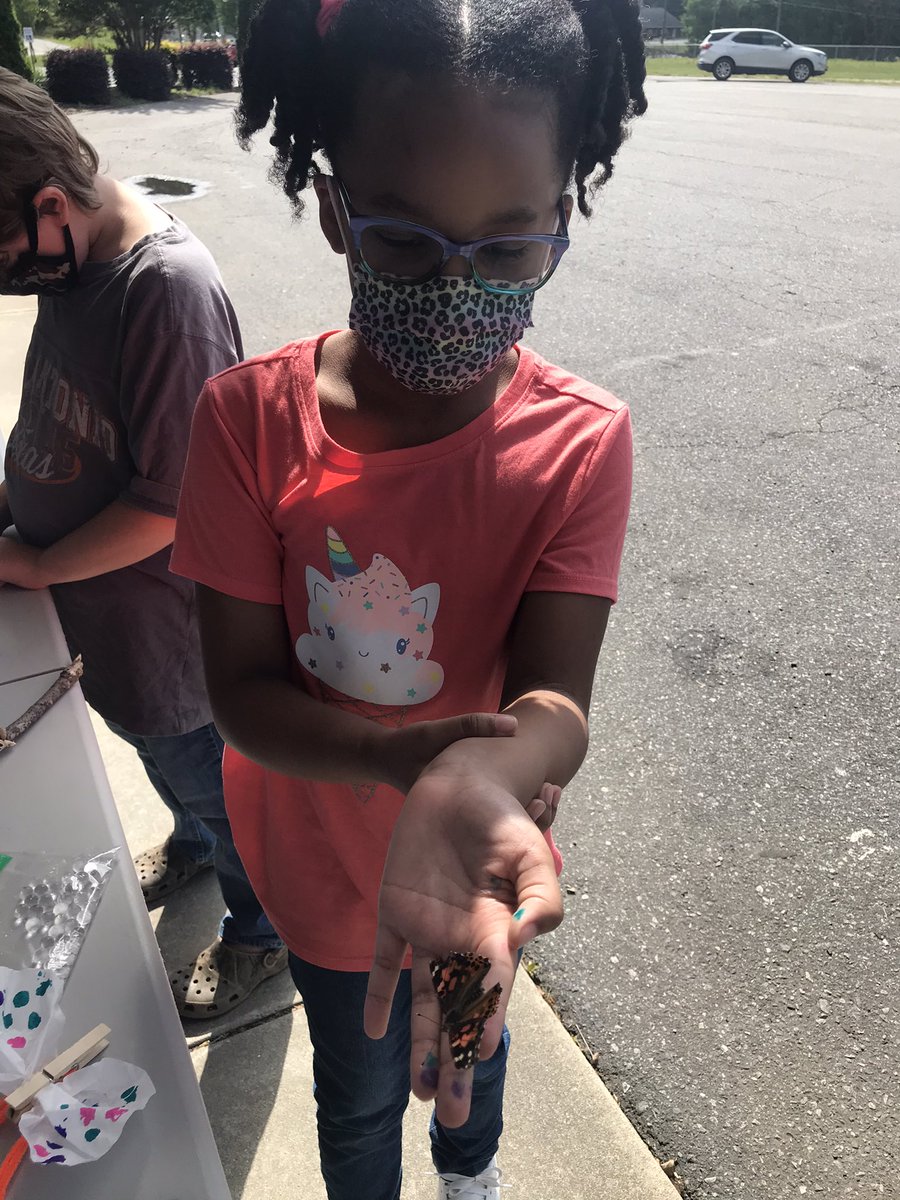 DanielleCarl5's tweet photo. Our Zoomies got to come view our life cycles in person, make a craft and release butterflies today! @UNCGMSPS https://t.co/KCEK47E7gP