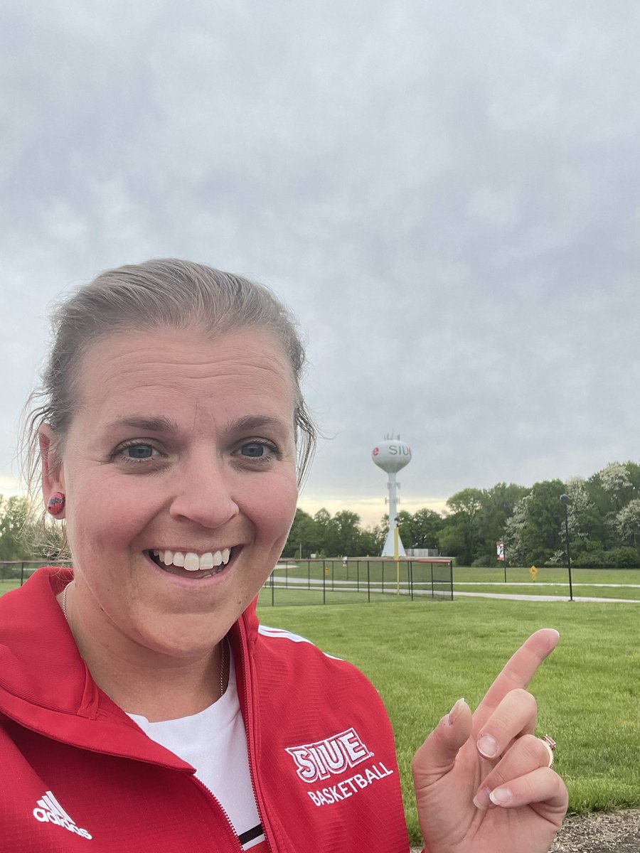 CoachSQuigley's tweet photo. Do I look winded? NOPE! Recruiting shut down over so itβs GO TIME! First workout outside to end the day at @SIUEWBB #youcancallmeonmahcellphone #cougarsdontroar #butweDO πΎ https://t.co/q0RY0TjHnt