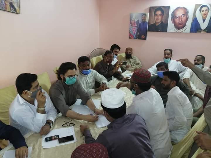 touseefdhamrah's tweet photo. جو عوام کی خدمت کرنا چاہتا ہے وہ کوئی بہانہ نہیں بناتا وہ صرف خدمت کرتا ہے۔ عزت دینے والی زات خدا کی ہے اور جو خدا کے بندوں کی بے لوث خدمت کرتا ہے خدا اس کو لوگوں کے دل میں مقام عطا کرتا ہے۔۔ خدا سے دعا ہے وہ @JunaidSaleemJD کو اپنے امان میں رکھے۔۔ آمین https://t.co/iBprwzoKeO