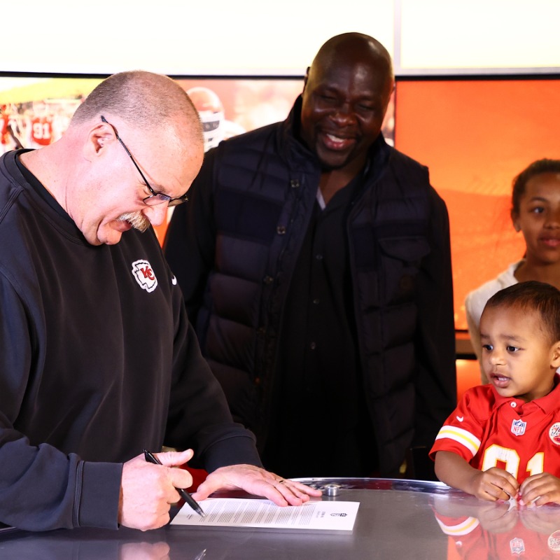Chiefs's tweet photo. We love you, @TambaHali91 ❤️