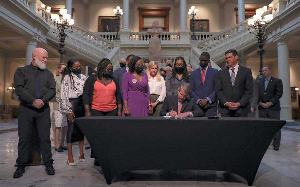GAHouseDems's tweet photo. Today, Gov. Brian Kemp signed the citizen’s arrest law, HB 479, a law championed by Georgia House Democrats. Flanked by the Arbery family, the signing of the law was long awaited and a victory for all Georgians. #HB479 #gapol #gahousedems #ahmaudarbery
Photo: @AllOnGeorgiaAOG https://t.co/f4GJfV8JyA