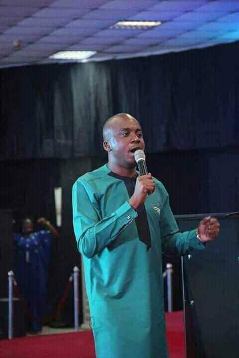 eshioghemhe's tweet image. It's World Onayinka Day!

We've become better following you.
We've become sane listening to you.
We've flushed materialism out of our brains through your teachings.
We've become better persons.

Consistency
Doggedness
Prayer
Study
Humility
Sanity
Consecration
@onayinka_segun