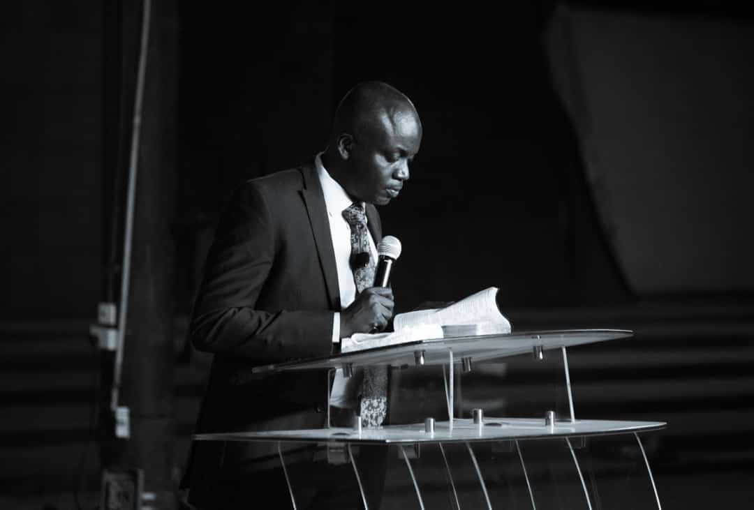 Yeside_OO's tweet photo. Happy birthday, dear Pastor!
Thank you a million times and more for being a wonderful example to me!

For the sacrifices you make (the ones we get to see and the ones we may never know till eternity) thanks a million, sir. 

I love you, sir!

#WorldOnayinkaDay 
#livingwordmedia https://t.co/3QpCjRUoqW