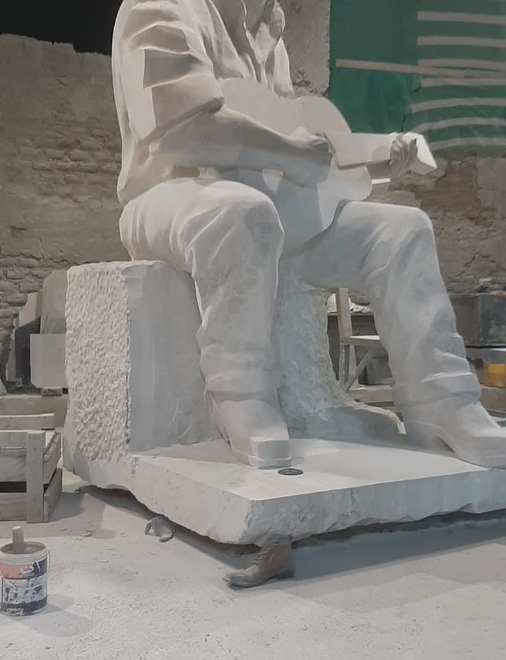 cleporati's tweet photo. La escultura de Víctor Jara esculpida por Oscar Plandiura en mármol, se va a instalar en noviembre de este año en el Parque inundable #VíctorJara, comuna de San Joaquín, Santiago. https://t.co/O6OQwxIXJk