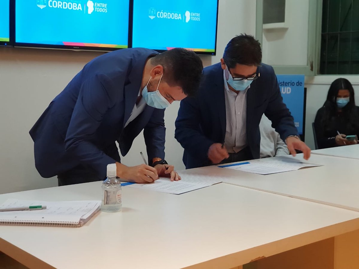 ferrermarcos's tweet photo. Firmamos un convenio con el @minsaludcba de la provincia, que nos posibilita adquirir una unidad de traslados para la ciudad cubriendo así una necesidad sanitaria de nuestros vecinos.

Fortalecer el sistema de salud es un compromiso compartido. https://t.co/MJbiRqHIZu