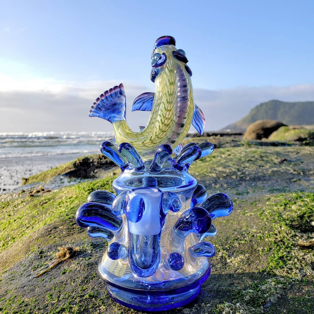 AddPieceWater's tweet photo. Soak in the exquisiteness of the “Jumping Koi” This magnificent piece is the result of a collab between the talented glass artists @nathan.belmont &amp; @jdmaplesden fan out on functional glass art as much as we do then you’re going to want to give them both a follow on Instagram! https://t.co/YvkjLq10N4