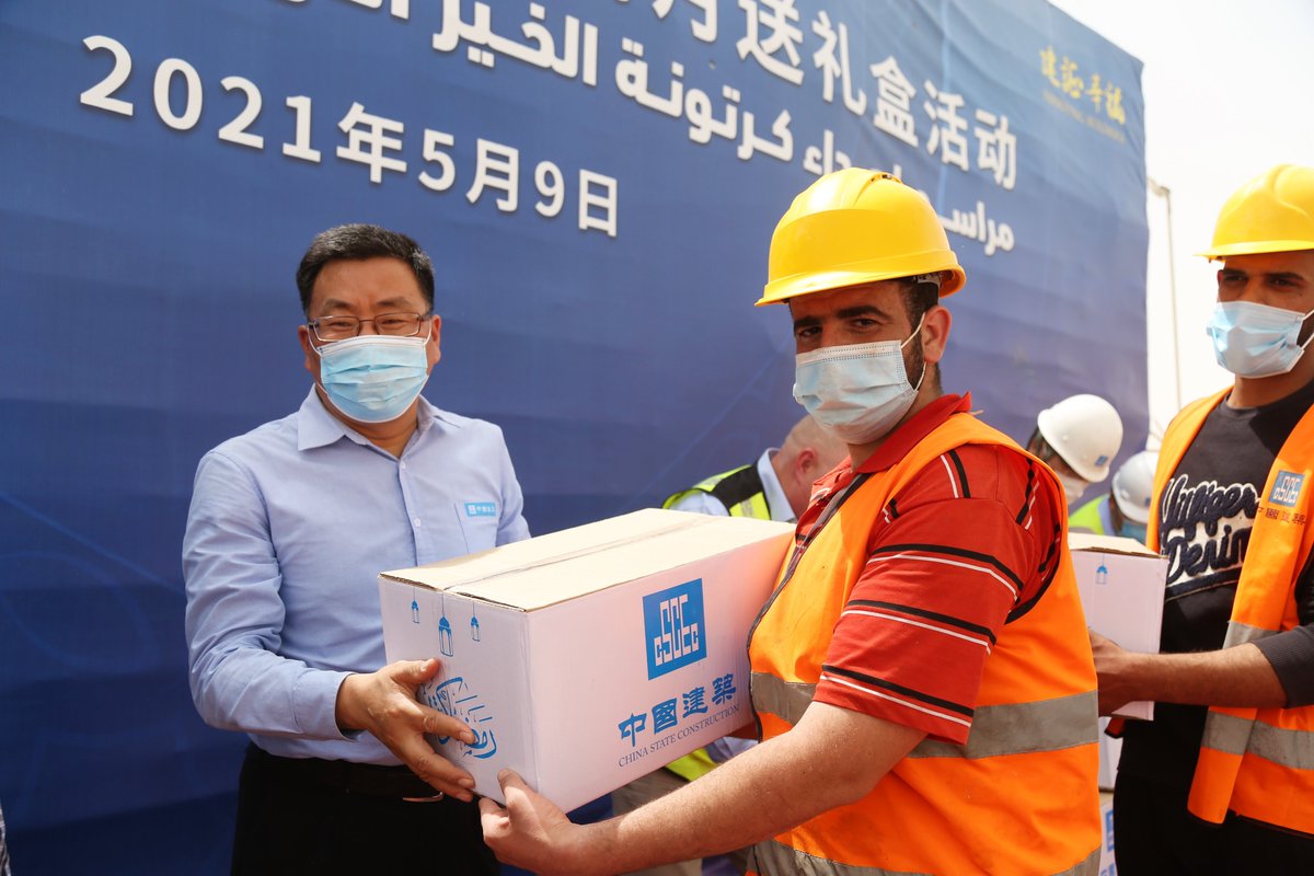 CSCEC_EGYPT's tweet image. #CSCECInAction On the occasion of the traditional Egyptian festival of Eid al-Fitr🎉, #CSCEC (#Egypt) contributed #Ramadan gifts to nearly 100 local representatives at the new capital #CBD project, sending festive blessings to our Muslim partners. More👉cutt.ly/TbAAVim