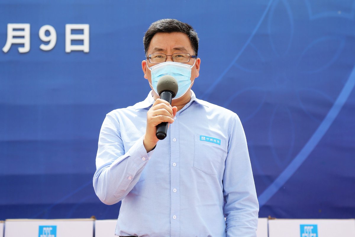 CSCEC_EGYPT's tweet image. #CSCECInAction On the occasion of the traditional Egyptian festival of Eid al-Fitr🎉, #CSCEC (#Egypt) contributed #Ramadan gifts to nearly 100 local representatives at the new capital #CBD project, sending festive blessings to our Muslim partners. More👉cutt.ly/TbAAVim