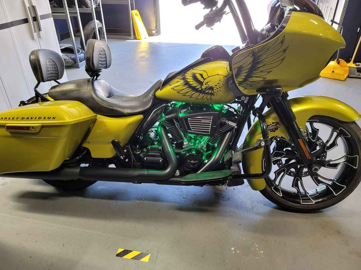 Smt_MachiningCo's tweet photo. Big thanks to a Raymond Blackburn for choosing the SMT wheel named #Guinzu for the front of his #customized #RoadGlide
๐ฅ
PS: #Blackburn is an awesome last name!
๐ฆ
PSS: #CustomHarley #CustomWheels #CustomHD #BaldEaglesOIinstagram #SMTmachining https://t.co/i1DK52KQYt