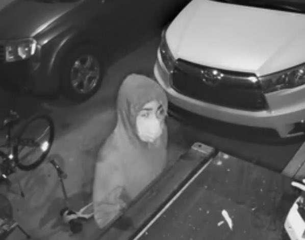 JacksonMSPolice's tweet photo. Suspect fled in a white 2015 Toyota Highlander bearing a Stennis Flag plate, 773 SF. Suspect is armed and considered dangerous. Anyone with info, contact #CrimeStoppers at 601-355-TIPS(8477) or online at https://t.co/ybWZ0jGqYy. #JPDWanted #CashforClues #Upto2500 2/2 https://t.co/Nr3b4lz9Ru