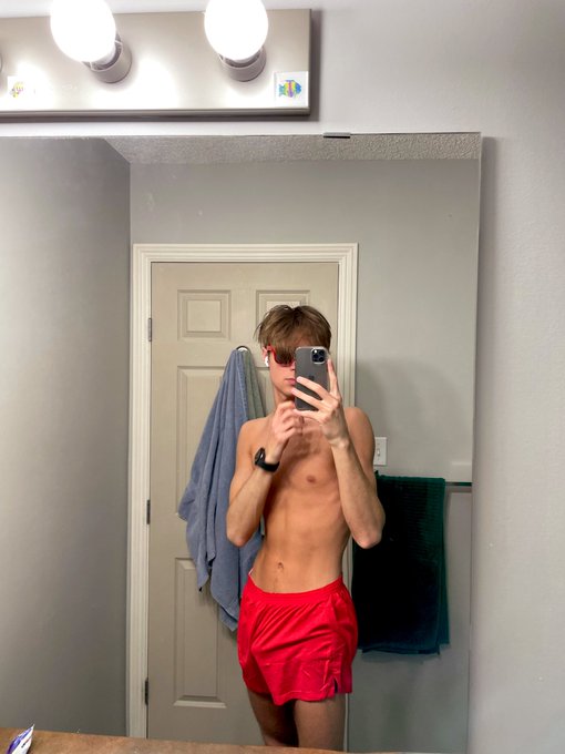 1 pic. Who’s ready for summer? ☀️ https://t.co/Q7cmMOWUiQ