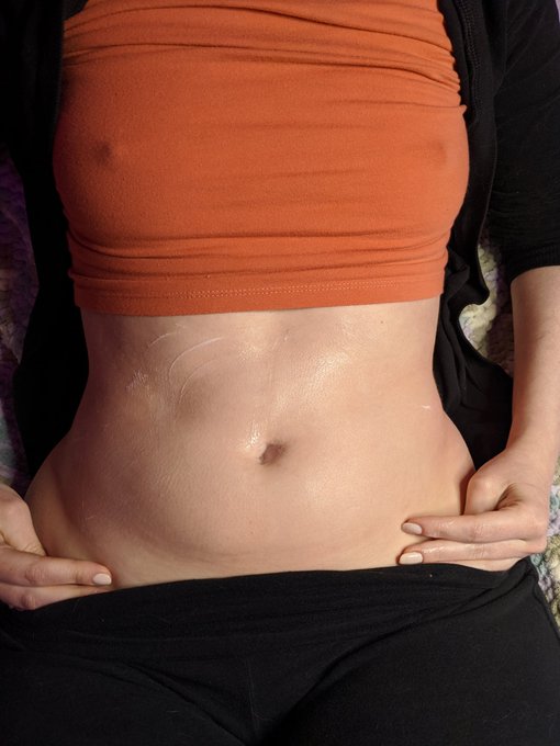 Who wants to help moisturize my tummy?  #belly #bellybutton #tummy #pokies https://t.co/4PKvSK8aEY<a href="/tag/belly"class="tags">#belly</a><a href="/tag/bellybutton"class="tags"><span>#bellybutton</span></a><a href="/tag/tummy"class="tags"><span>#tummy</span></a><a href="/tag/pokies"class="tags"><span>#pokies</span></a>