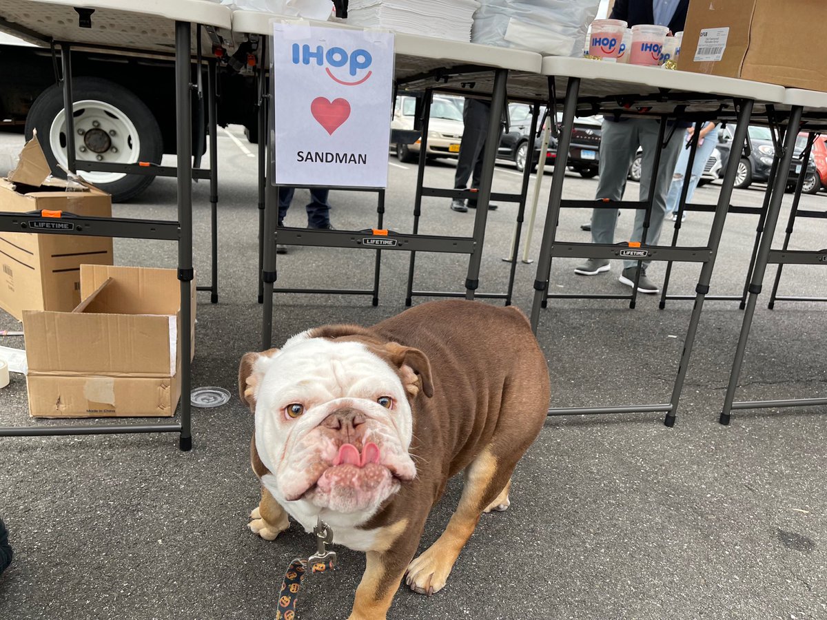 AdamSandler's tweet image. Thank u IHOP for Milkshake Monday