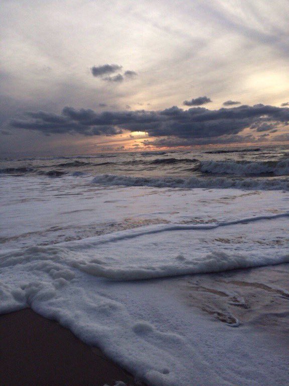 أراك بحراً كاملاً وأراهم قطرة مِن بحرك.