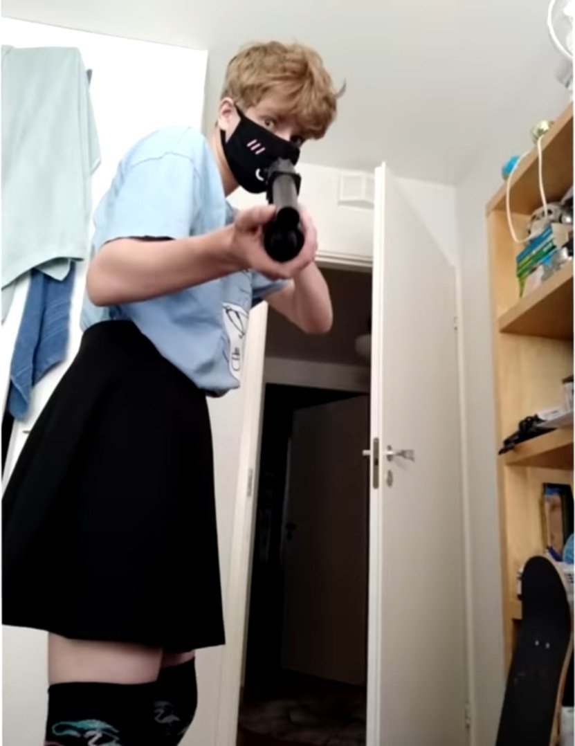 CarterBoxton's tweet photo. He looks likes TommyInnit https://t.co/gMPijOMLKg