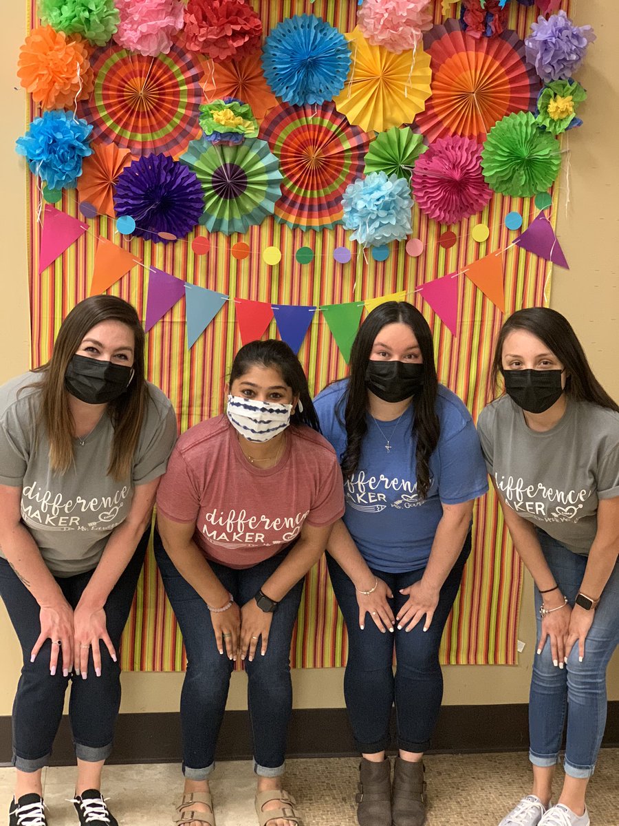 edwards_tes's tweet photo. So thankful for these student teachers grew relationships with our students and became part of our #EdMo family! #TigerPride #EdMoDual #SchoolFamily https://t.co/PS5skKOqvN