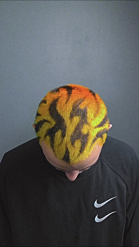 ScaroStepan's tweet image. How do you like my new haircut?