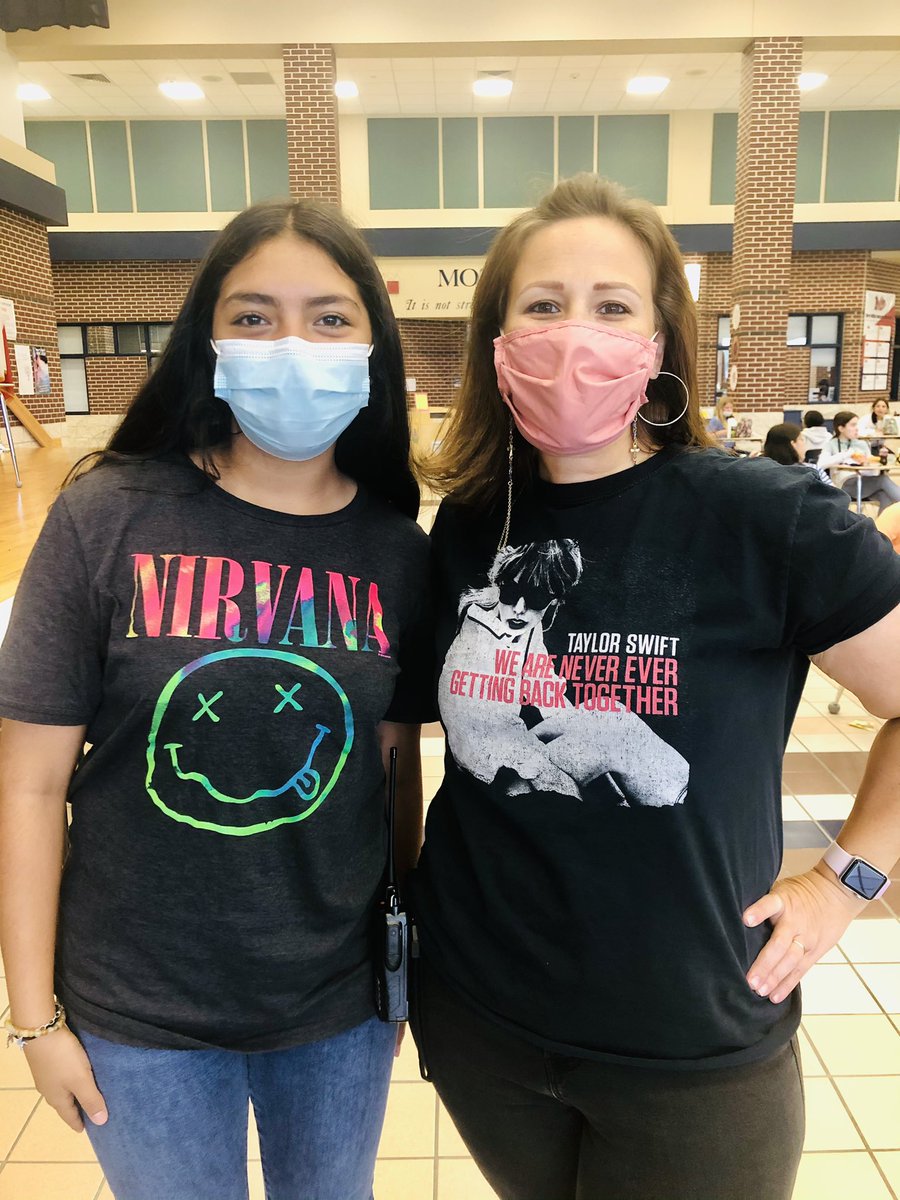 BerryMiller_JH's tweet photo. Bobcats #ROCKED the #STAARTests last week! We celebrated today with our campus decked out in #ConcertShirts. Long live #RockNRoll! β€οΈππΎπ€πΌ #BFND #WhatTheBestDoBetter #WeArePearlandISD https://t.co/ZHCE3vM2he