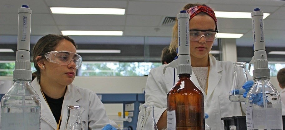 MQMolSci's tweet photo. Registrations are now open for the Macquarie Santos Science Experience, 7-9 July, 2021
Perfect for Year 9 and 10 students interested in Indigenous and Western science, technology, engineering and mathematics!
More information below
https://t.co/wmavgm9gTI https://t.co/KpjFIEFply