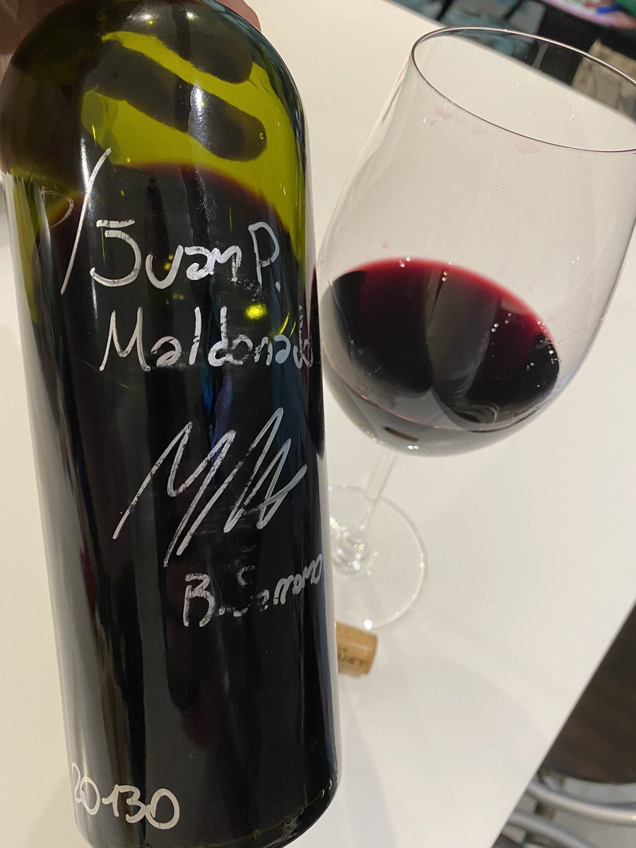 Que rico que está este <a href="/domaineBousquet/">Domaine Bousquet</a> que me mando Rodrigo Serrano Alou.
Dedicarse a esta actividad tiene estos bellos placeres.
♥️♥️🍷🍷 
Gracias <a href="/el_roco_/">El Roco</a> y @LabidAmeri