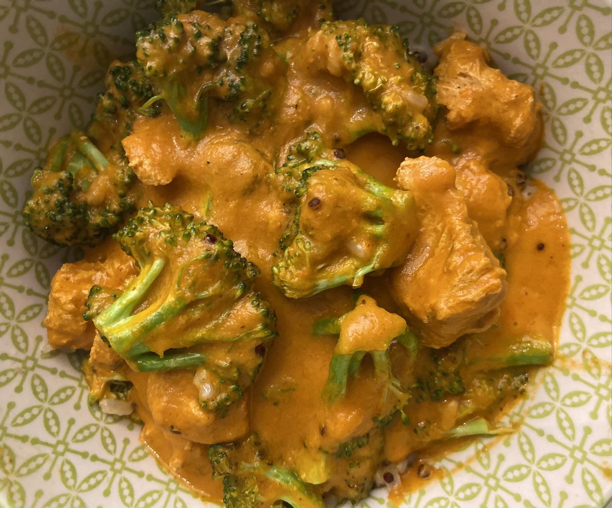 Five-minutes pan to table! <a href="/gooddotofficial/">Good Dot</a>’s Vegicken Butter Masala was a hit at our house tonight. Added broccoli and served over rice. Available soon in the U.S.🌱🌱🌱 #Vegan #veganfood #plantbased #MeatFreeMonday