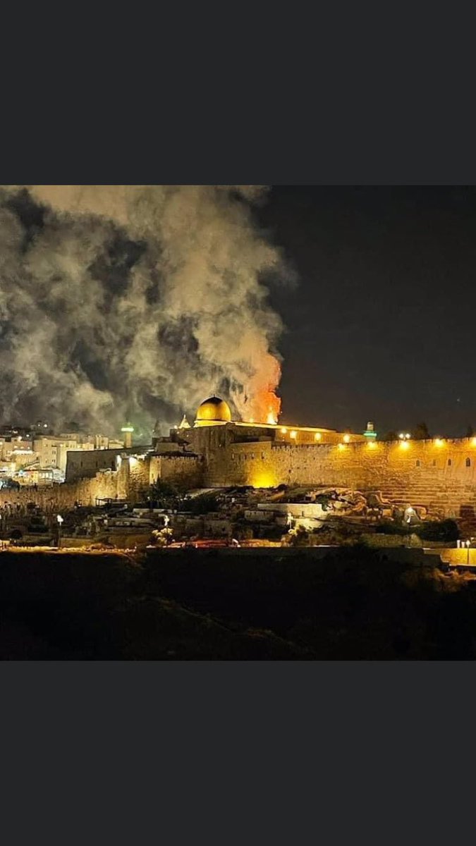 Bu hareket bütün müslümanlara, hatta Müslümanlığa ve hatta Peygamber Efendimiz (Sav)’e hatta ve hatta Yüceler Yücesi Yaradana yapılmış sayılmalıdır
Bu hareket insanlık suçudur! Bu hareket inançlara saygısızlıktır. Bu bir katliam, bu bir soykırımdır! #MescidiAksa