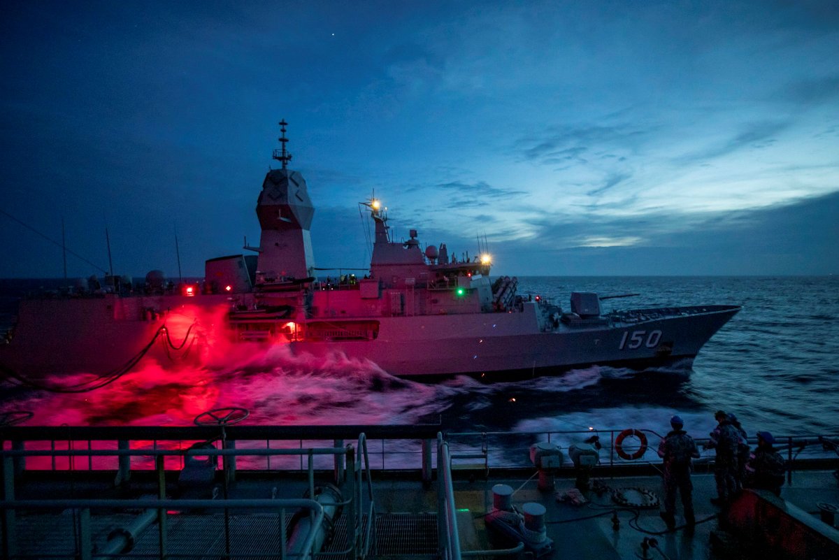 Australian_Navy's tweet photo. A Navy Nightcap ⛽⚓

#HMASSirius conducts a replenishment-at-sea with #HMASAnzac during the ships' deployment to Southeast Asia and the Northeast Indian Ocean.

📸: LSIS Thomas Sawtell #AusNavy #YourADF https://t.co/YK3HqZUGU8
