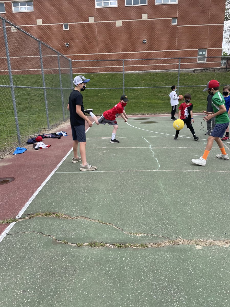 Happy Monday- new sidewalk chalk+ 4 square balls=smiles ⁦<a href="/BarrowsSchool/">Barrows Elementary School</a>⁩